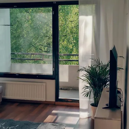 Spacious 3-room Near Airport Huoneisto *